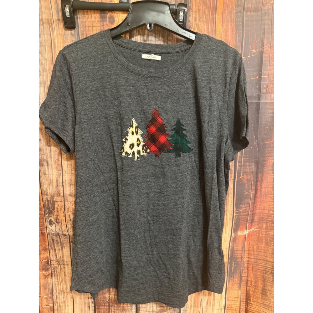 Maurices Christmas Tree Graphic Tee Charcoal Gray Leopard Plaid Holiday